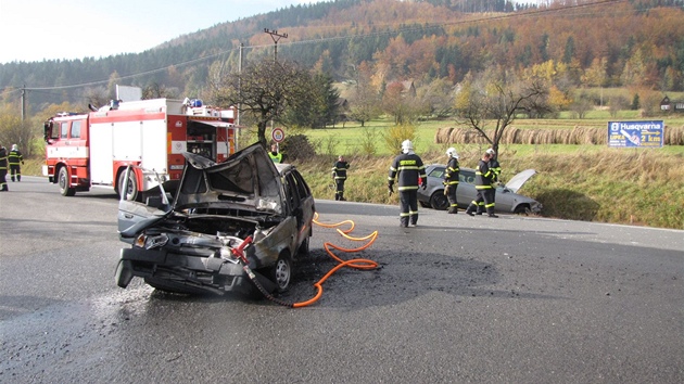 V Trojanovicch se stala dopravn nehoda dvou osobnch aut. Jedno z nich hoelo.