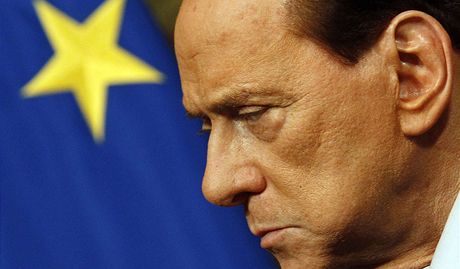 Italský premiér Silvio Berlusconi (7. listopadu 2011)