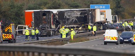 Ob hromadn nehoda na dlnici M5 v jihozpadn Anglii.