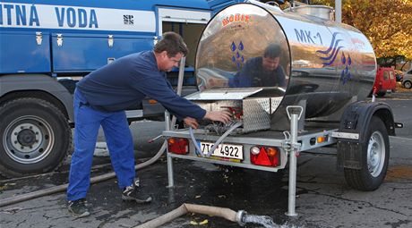 Obyvatel nejvtho opavskho sdlit Kateinky museli pro vodu k cisternm.