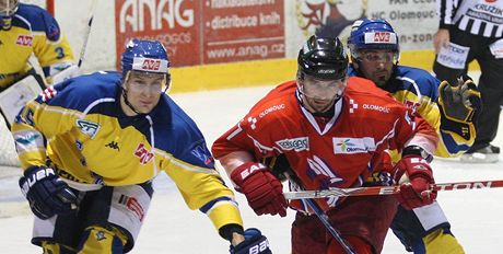 Olomoucký Jakub Leheka (v erveném) a ústecký Martin agát (vlevo).