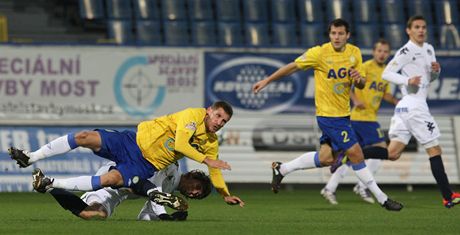 MÍ U NEDOHONÍ. Zápas Teplic se Slováckem nabídl pochopiteln i tvrdé stety.