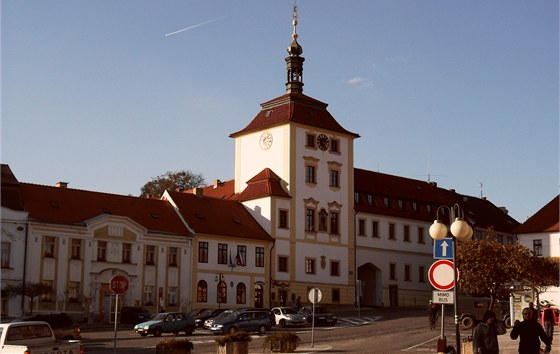 Pesvdovat lidi, aby se v obci pihlásili k trvalému pobytu, nemá teba podle radnice v Jílovém u Prahy smysl.