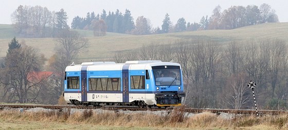 Nový vlak Regio-Shuttle RS 1 Stadler na trati u Jindichovic pod Smrkem