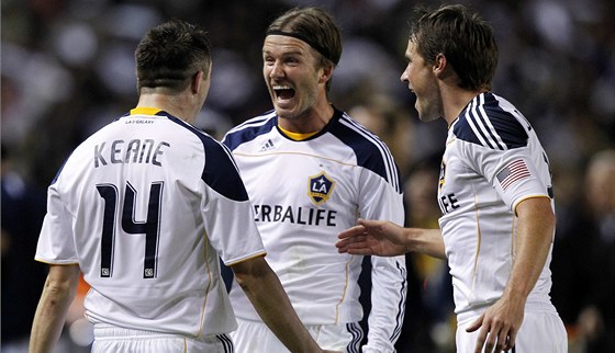 David Beckham (uprosted) se raduje ze svého gólu se spoluhrái z Los Angeles Galaxy. (Archivní)