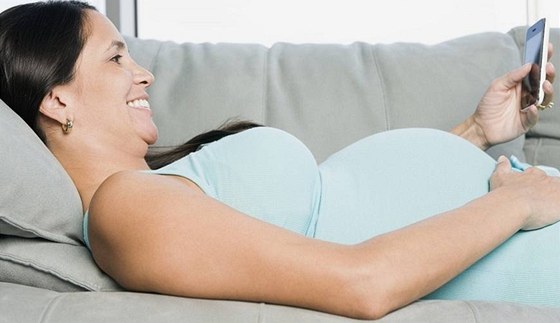 Pouívání mobilu v thotenství je podle nové studie výrazn kodlivé