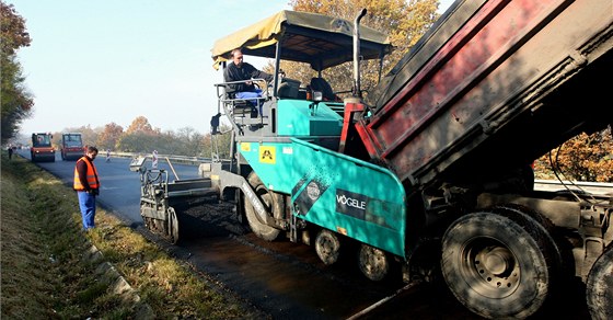 Pi oprav silnice u Zádveic na Zlínsku cestái poprvé v esku mimo msto...