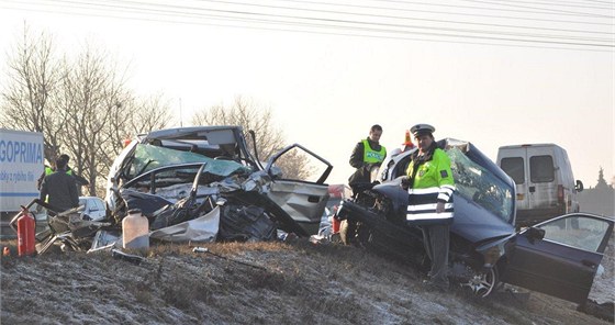 Na Prostjovsku podle statistik jezdí mén aut, nehod i mrtvých ale pibylo. Druhou statistiku výrazn ovlivnila únorová nehoda na silnici R46, pi které zemelo pt dosplých a dít (na snímku).