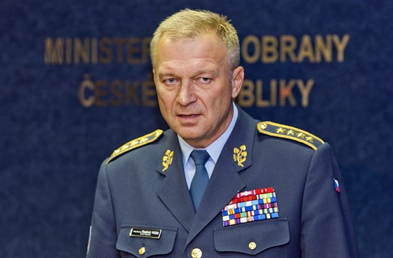 Bývalý námstek generálního tábu Vlastimil Picek se vrací na ministerstvo obrany.