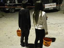 Dtem z mexického msta Ciudad Juaréz halloweenskou koledu pokazily policejní