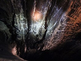 Komentovan prohldka Amatrsk jeskyn v Moravskm krasu.