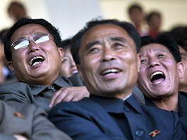 Grimasy severokorejských fotbalových fanouk v momentu, kdy jejich tým