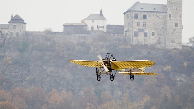 Z letit pod Kuntickou Horou na Pardubicku vzlétl aviatik Petr Mára stejn,...