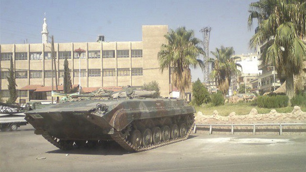 Transportér syrské armády na pedmstí Damaku (1. listopadu 2011)