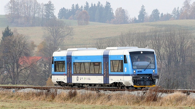 Nový vlak Regio-Shuttle RS 1 Stadler na trati u Jindichovic pod Smrkem