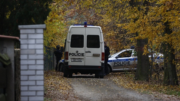 Policie u domu lena Hells Angels v Praze - Ton, kam ji pivolal po problmech exekutor, 