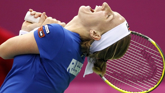Rusk tenistka Svtlana Kuzncovov ve finle Fed Cupu v zpase proti Lucii afov.