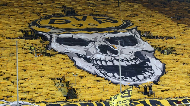 VHRUN CHOREO. Fanouci Borussie Dortmund si s podporou svch milk proti Wolfsburgu opravdu vyhrli.