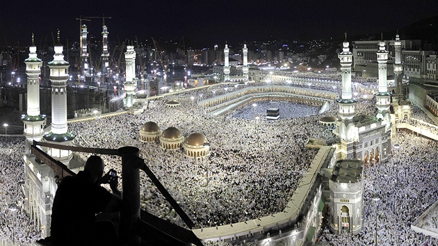 V nejposvtnjm mst islmu zan tradin velk pou hadd. Miliony muslim pi n m k jedinmu mstu - meit Al-Masdid al-Haram, na jejm ndvo stoj posvtn svatyn Kaaba.