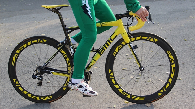 Minitest pikovho silninho kola BMC Teammachine SLR01, na kterm letos Australan Cadel Evans vyhrl Tour de France.