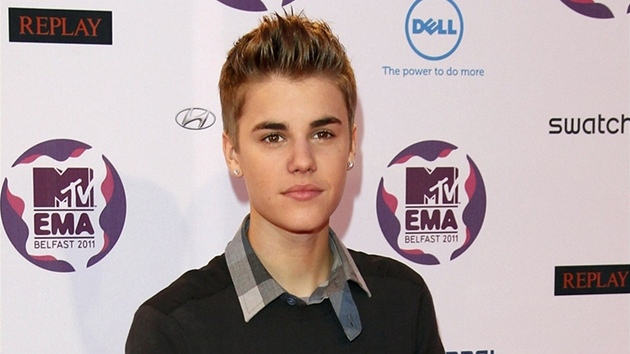 Justin Bieber na pedávání cen MTV (Belfast, 6. listopadu 2011)