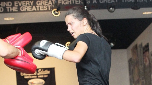 Adriana Lima denn boxuje.