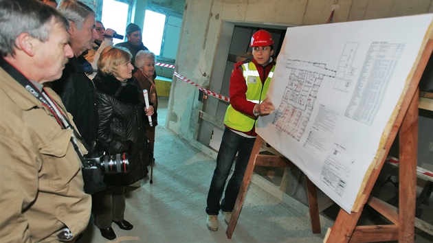 Den otevených dveí na stavb pavilonu akutní medicíny karlovarské nemocnice.