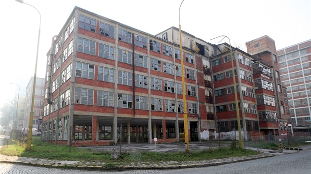 Demolici budovy íslo 25 v baovském areálu ve Zlín (na snímku) u úedníci posvtili, firma Cream se snaí zvrátit jejich nesouhlas i u dvou sousedních budov.