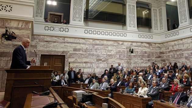 Řecký premiér Jorgos Papandreu oznamuje, že Řecko vypíše referendum o přijetí Řecký premiér Jorgos Papandreu oznamuje, že Řecko vypíše referendum o přijetí