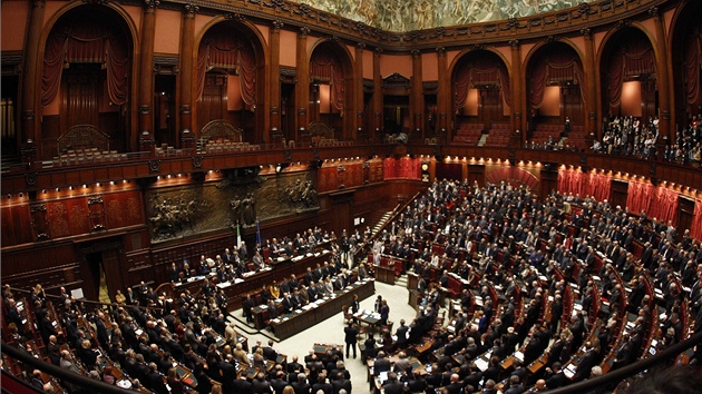 Italský parlament pi hlasování o státním útu za loský rok (8. listopadu 2011)