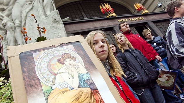 Na Mariánském námstí v Praze se 3. listopadu konala demonstrace odprc