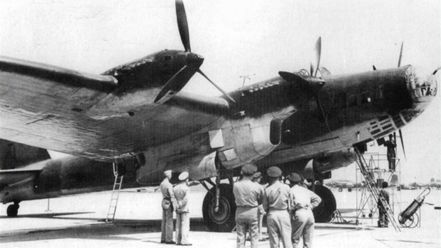 Americký bombardér B-17, britský Lancaster, sovtský Pe-8, nmecký Ju 290