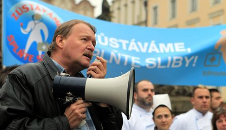 Martin Engel na protestním mítinku v roce 2011.