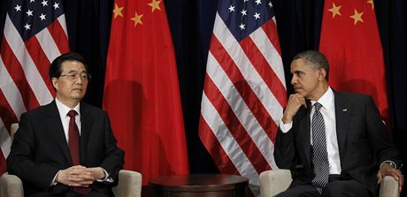 Americký prezident Barack Obama (vpravo) a ínský prezident Chu in-tchao na