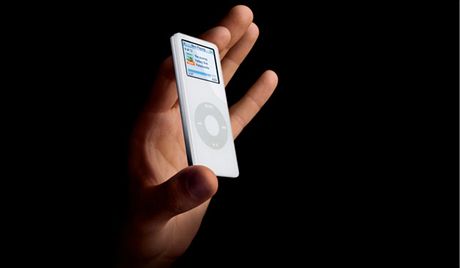 Apple vymní iPody nano první generace.
