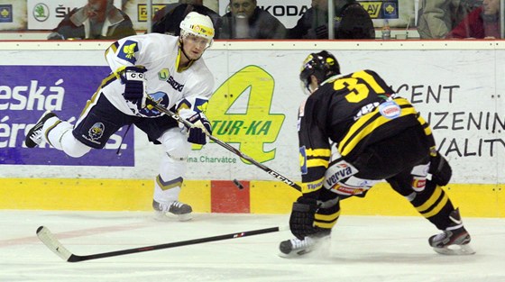 Kladno (v bílém) ztratilo v Litvínov náskok 4:1 a prohrálo v prodlouení.