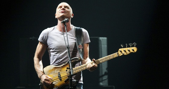 Sting vystoupí 18. února 2012 v Praze. Turné s názvem Back To Bass ho vrací k