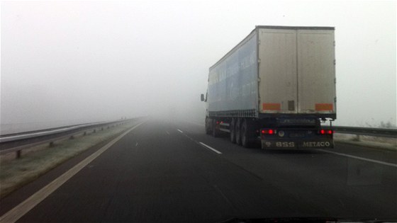 Mlha na dálnici R10