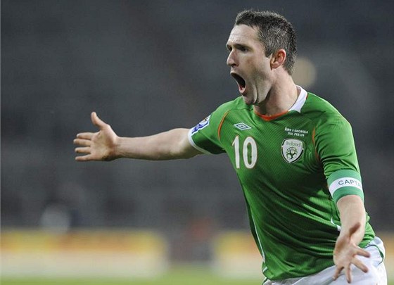 Severní Irové i Irové v únorové kvalifikaci zvítzili. Na snímku irský kapitán Robbie Keane práv dal Gruzii rozhodující gól.