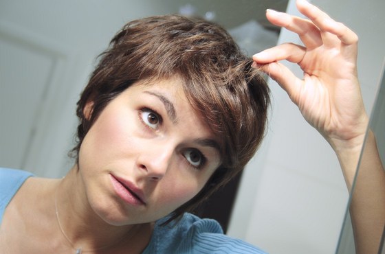 Problémy s vlasy vás mohou upozorovat na skrytá onemocnní.