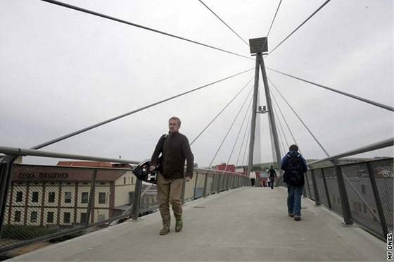 Unikátní 213 metr dlouhá lávka spojila historické centrum Uherského Brodu s