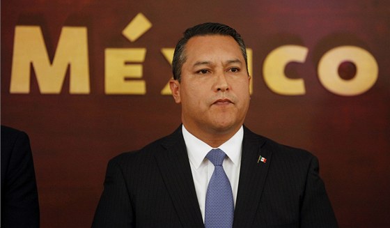 Mexický ministr Francisco Blake Mora bhem slavnostní písahy.