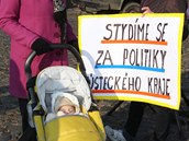 Na litomickm nmst protestovalo zhruba tisc lid proti plen kal z