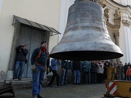 Ve Vesel nad Moravou vyzdvihl v ter jeb do bn kostela sv. Andl dva