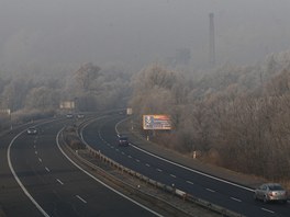 Pohled od silnice mezi Ostravou a Havovem, v pozad zahalen hu