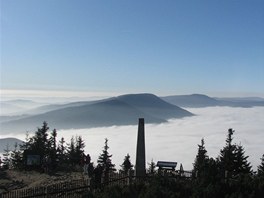 Polední slunce inverzi krásn osvtlilo. Jene v níin slunce snad ani