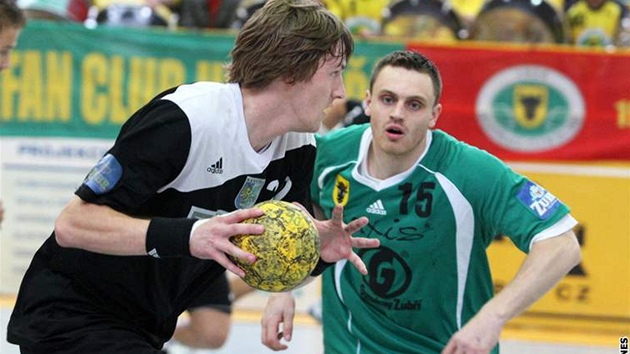 Zubří-Karviná, domácí Martin Hrstka (vpravo) a Ondřej Šulc. Zubří-Karviná, domácí Martin Hrstka (vpravo) a Ondřej Šulc.
