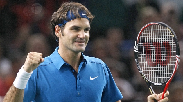 VÍTZSTVÍ. Roger Federer se raduje z postupu do finále v Paíi.