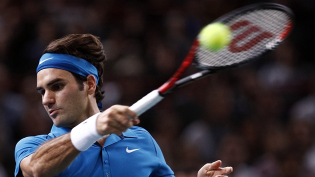 výcarský tenista Roger Federer porazil ve finále turnaje v paíi Francouze
