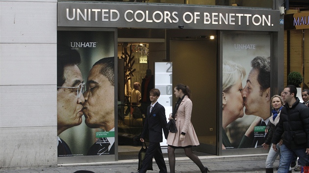 Italsk firma svj vhlas na kontroverznch reklamch stav (17. listopadu 2011)